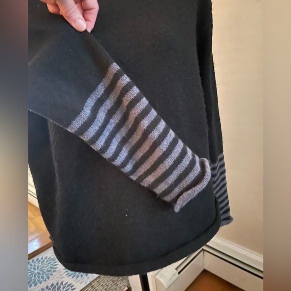 Women’s Black, BoatNeck Sweater  (Large) - Picture 2 of 4